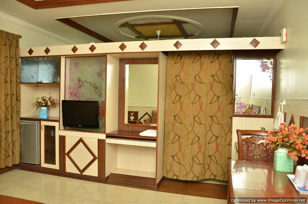 Hotel Aryaas Palayankottai Kültér fotó
