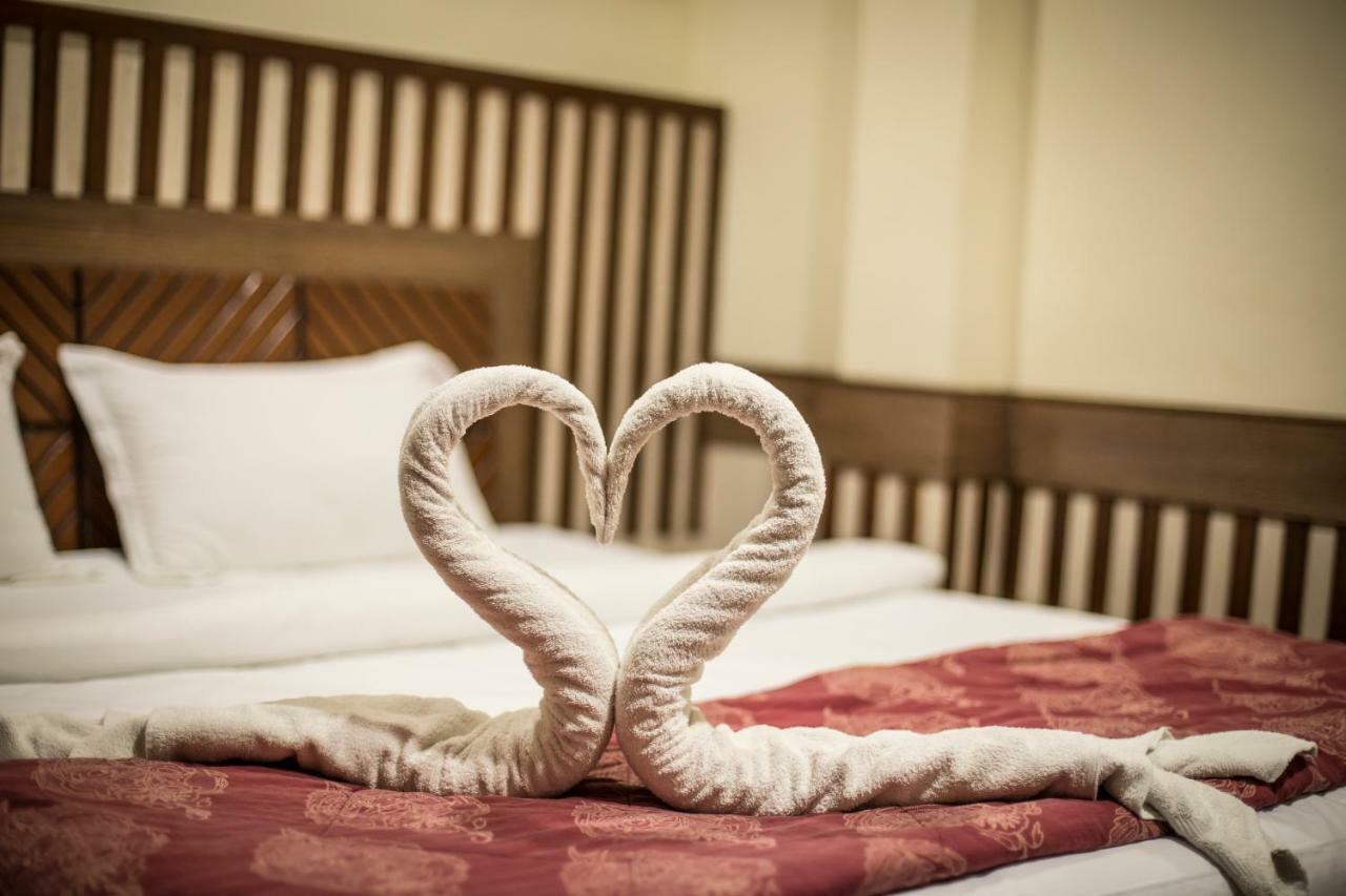 Hotel Aryaas Palayankottai Kültér fotó