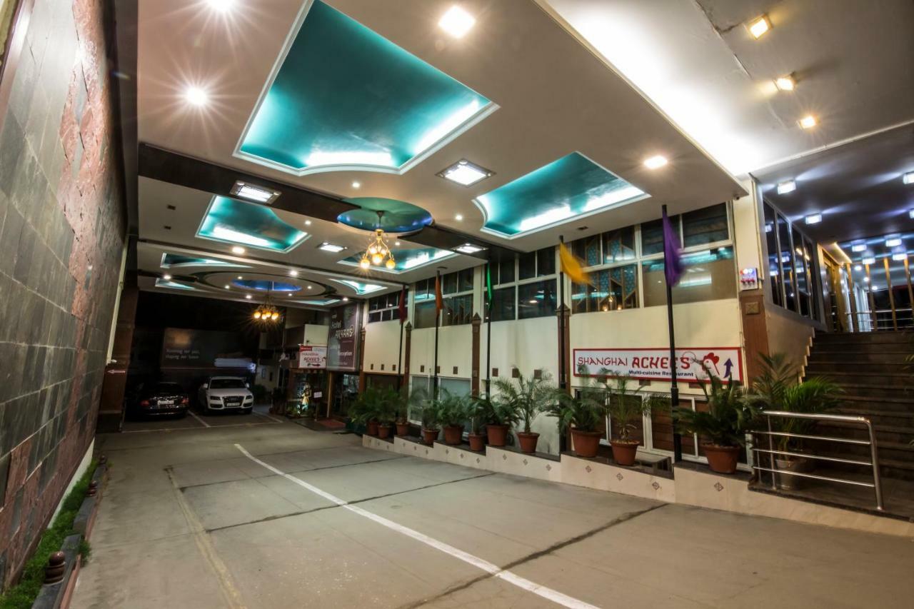 Hotel Aryaas Palayankottai Kültér fotó