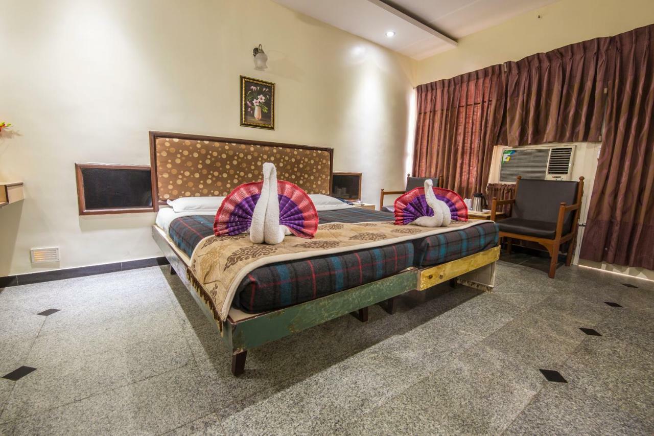 Hotel Aryaas Palayankottai Kültér fotó