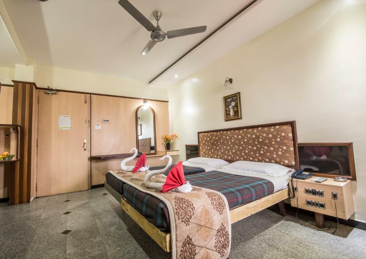 Hotel Aryaas Palayankottai Kültér fotó