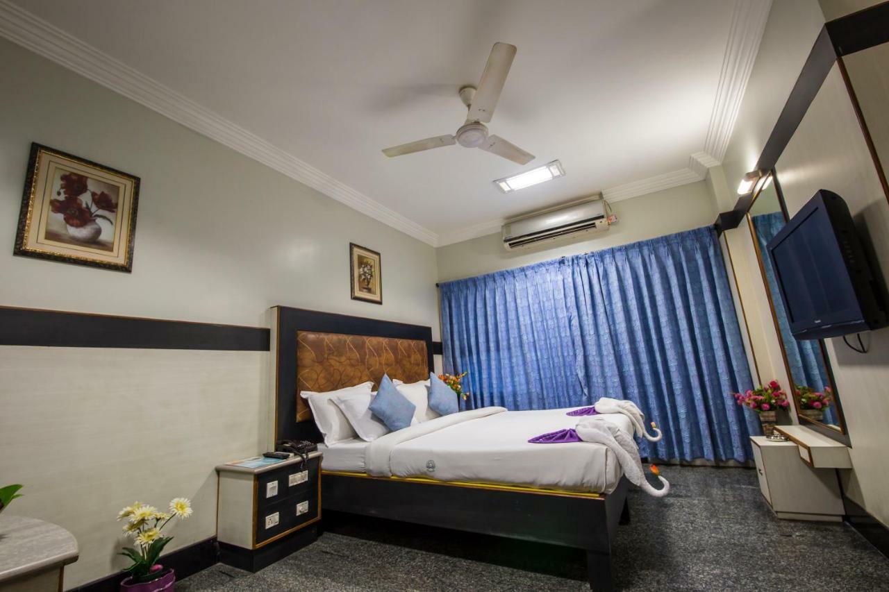 Hotel Aryaas Palayankottai Kültér fotó