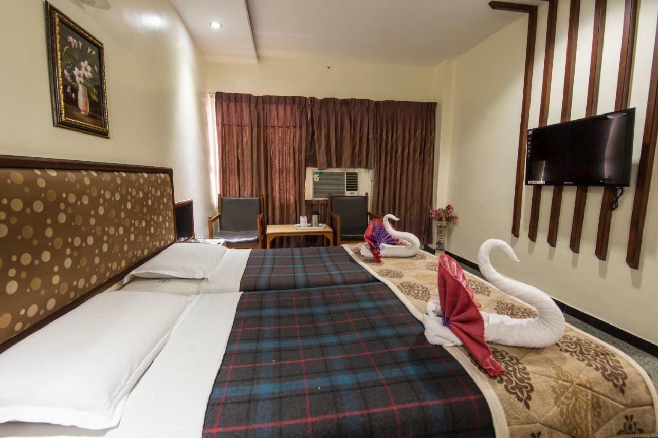 Hotel Aryaas Palayankottai Kültér fotó