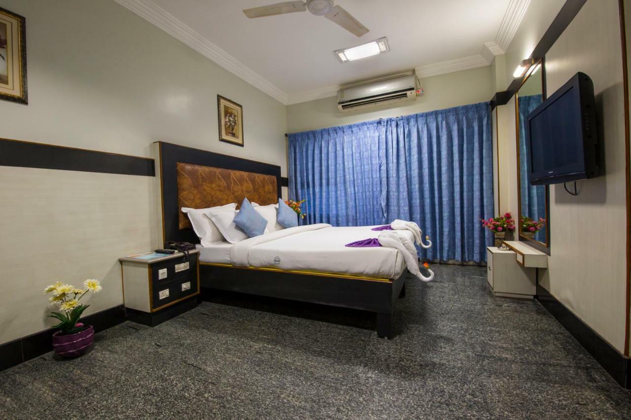 Hotel Aryaas Palayankottai Kültér fotó