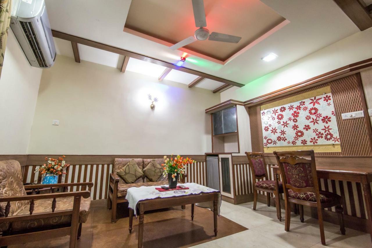 Hotel Aryaas Palayankottai Kültér fotó