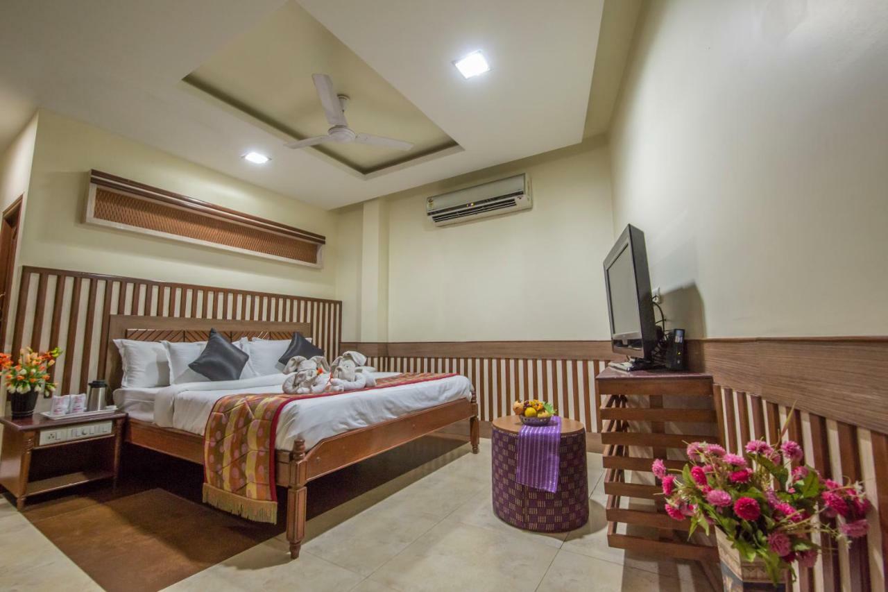 Hotel Aryaas Palayankottai Kültér fotó