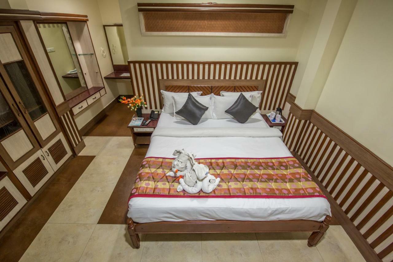 Hotel Aryaas Palayankottai Kültér fotó