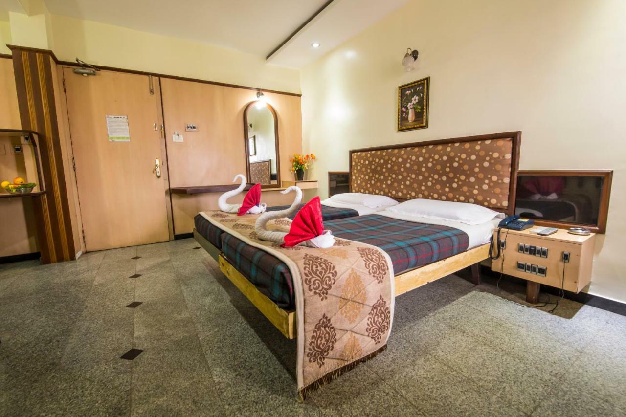 Hotel Aryaas Palayankottai Kültér fotó