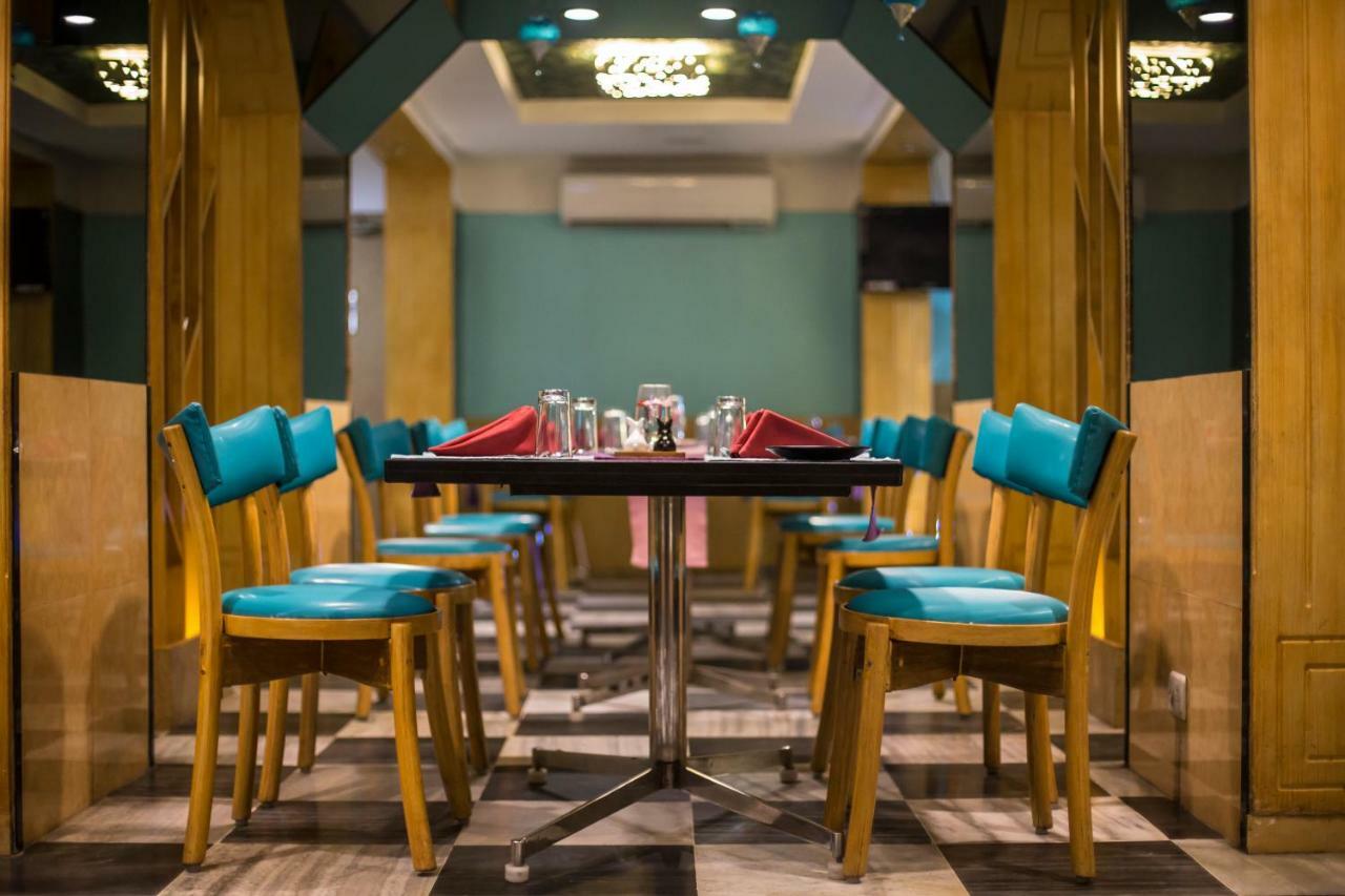 Hotel Aryaas Palayankottai Kültér fotó