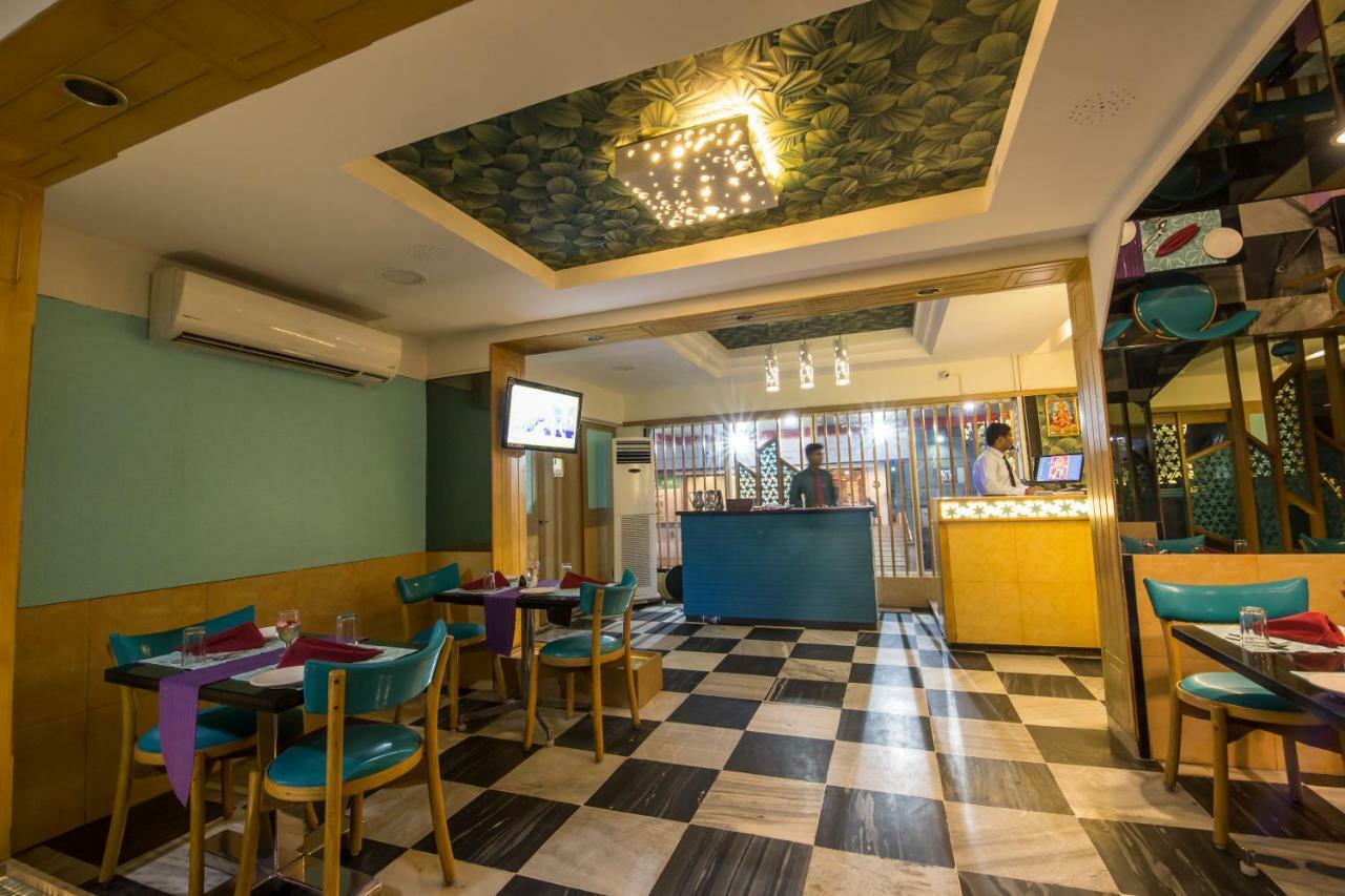 Hotel Aryaas Palayankottai Kültér fotó