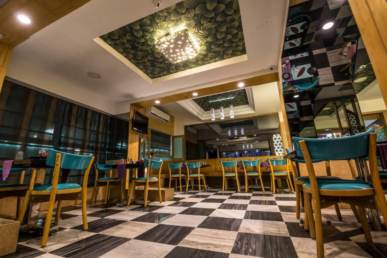 Hotel Aryaas Palayankottai Kültér fotó