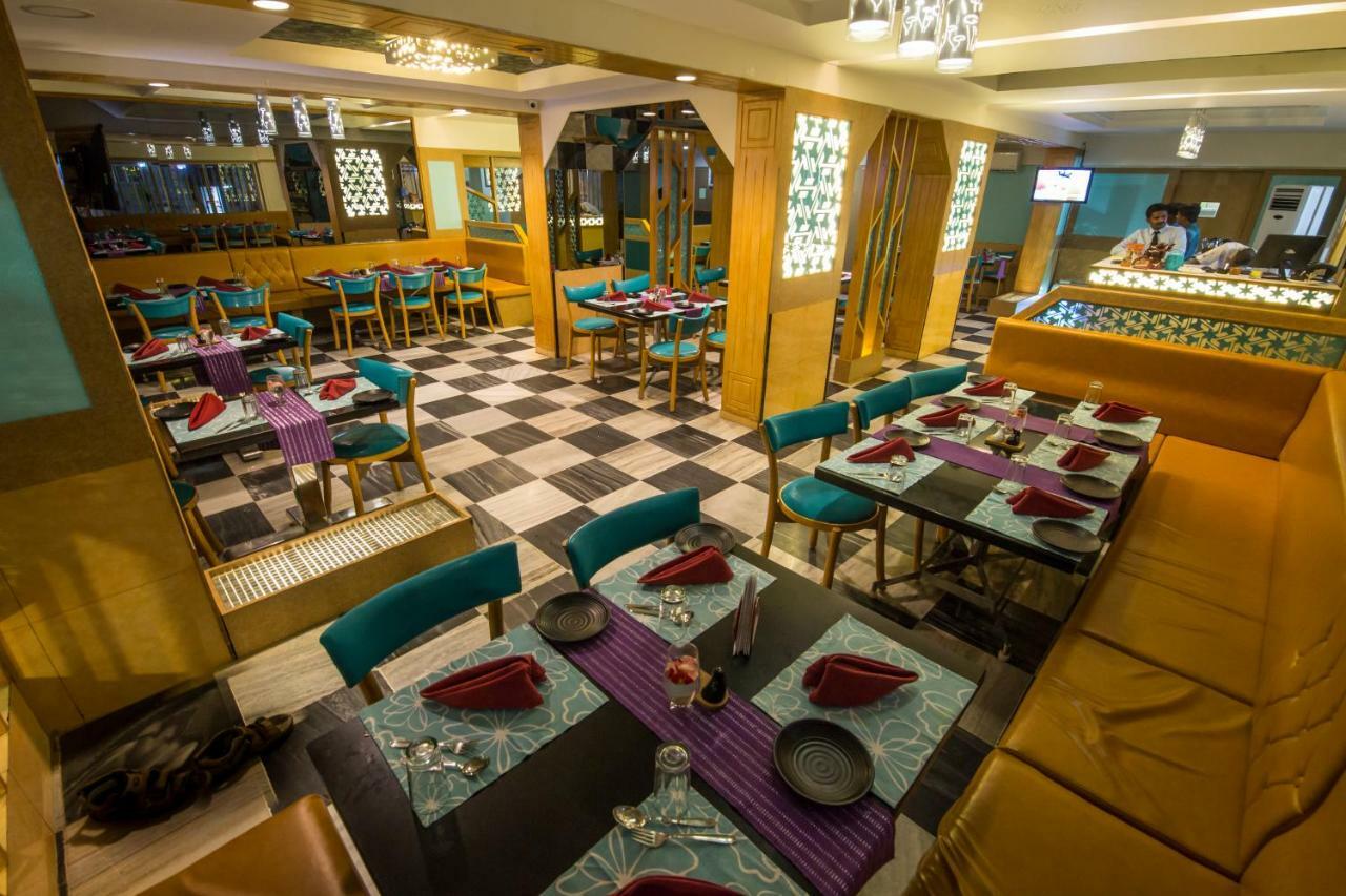 Hotel Aryaas Palayankottai Kültér fotó